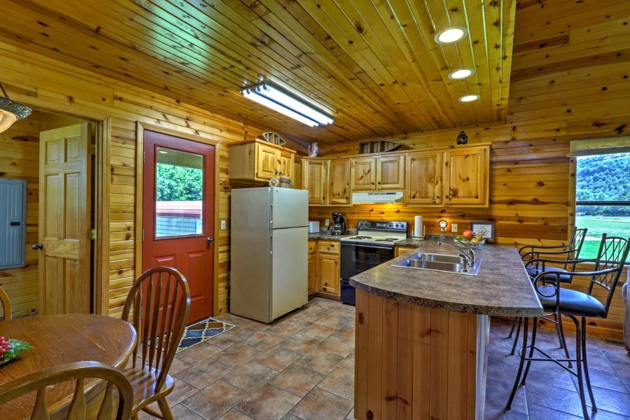 Dream Valley Mountain View Cabin With Covered Porch! Exterior photo